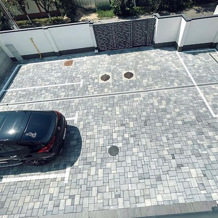 Rv Premium Apartments Арад Екстериор снимка
