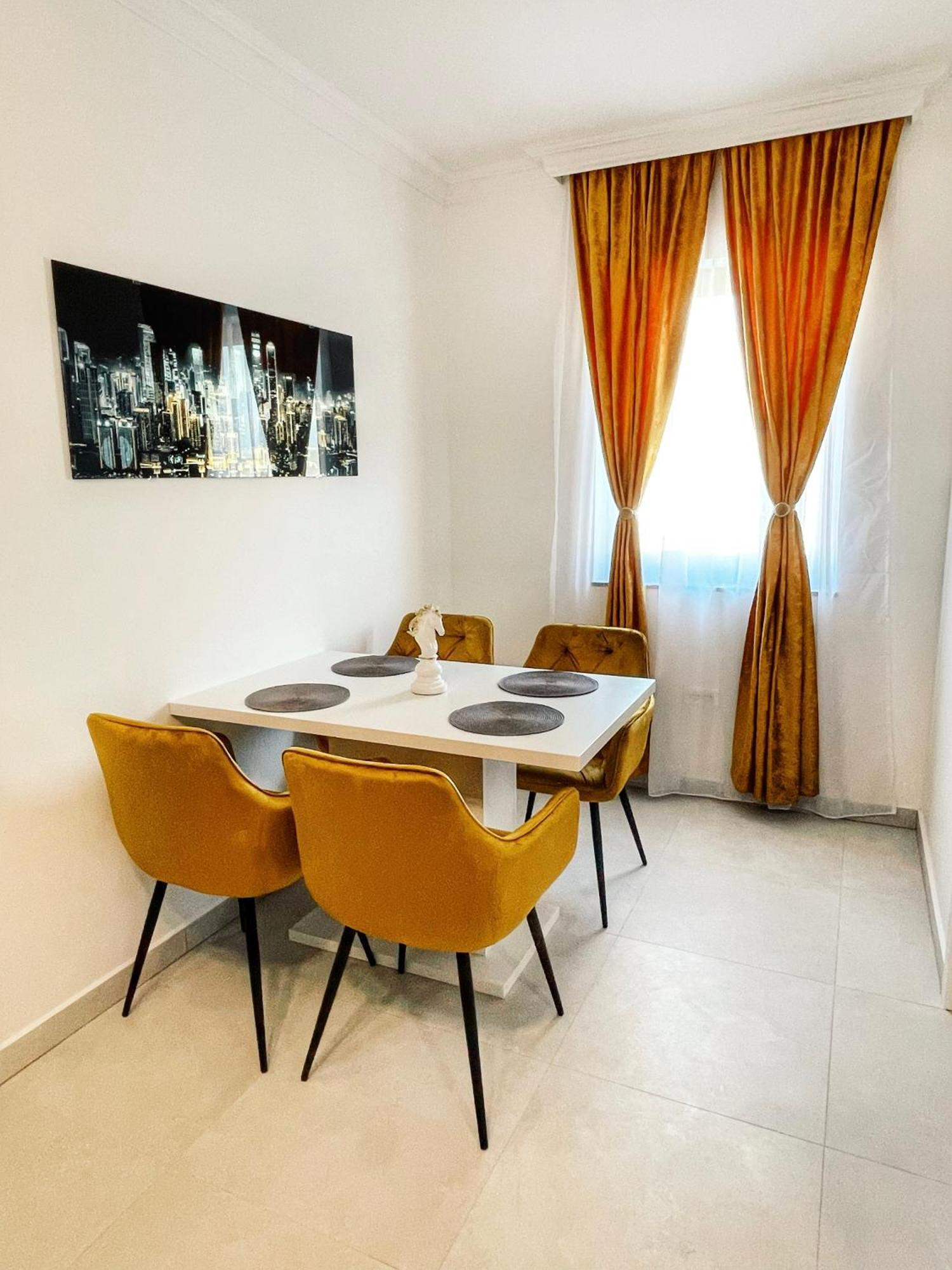 Rv Premium Apartments Арад Екстериор снимка