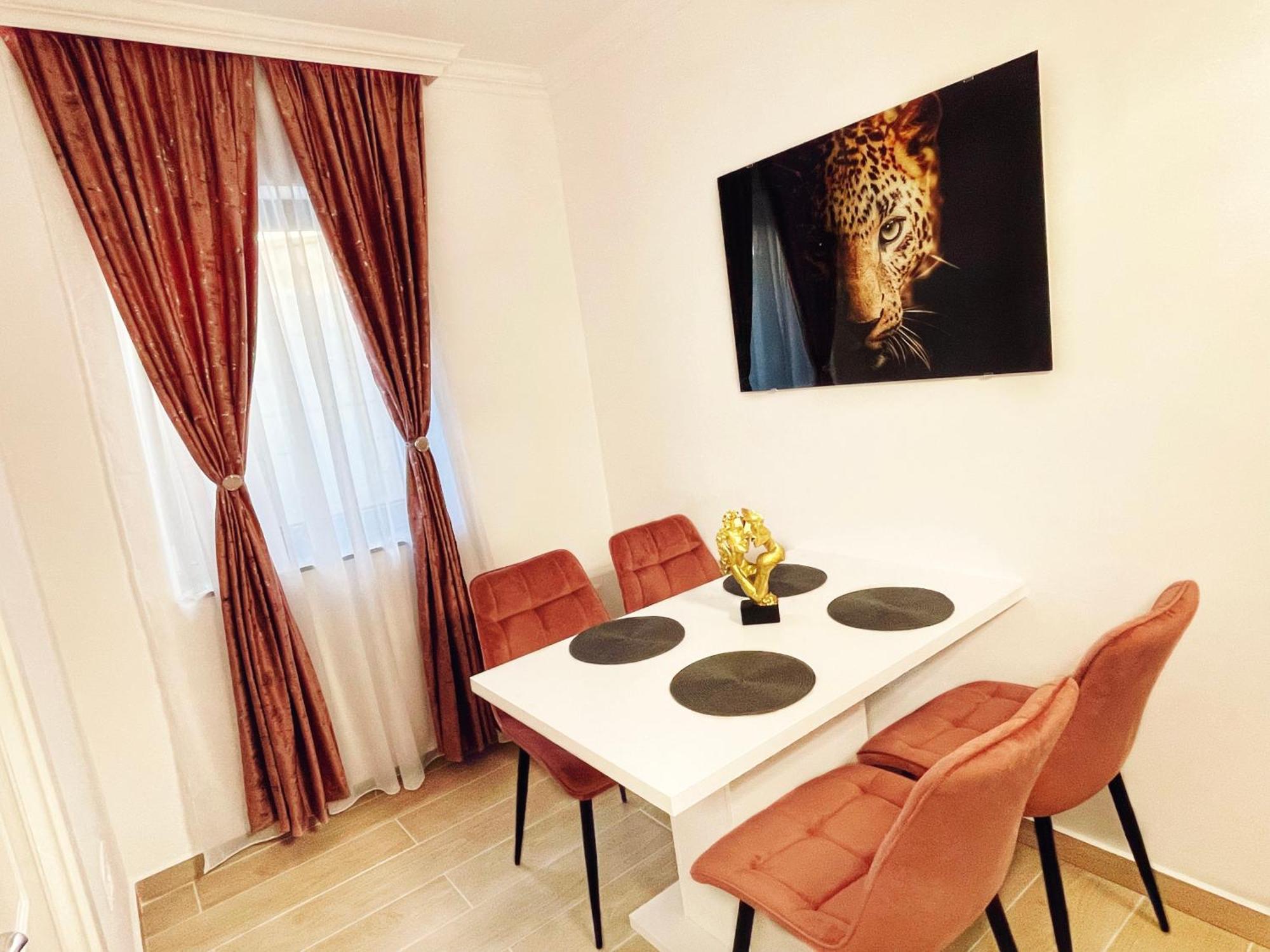 Rv Premium Apartments Арад Екстериор снимка